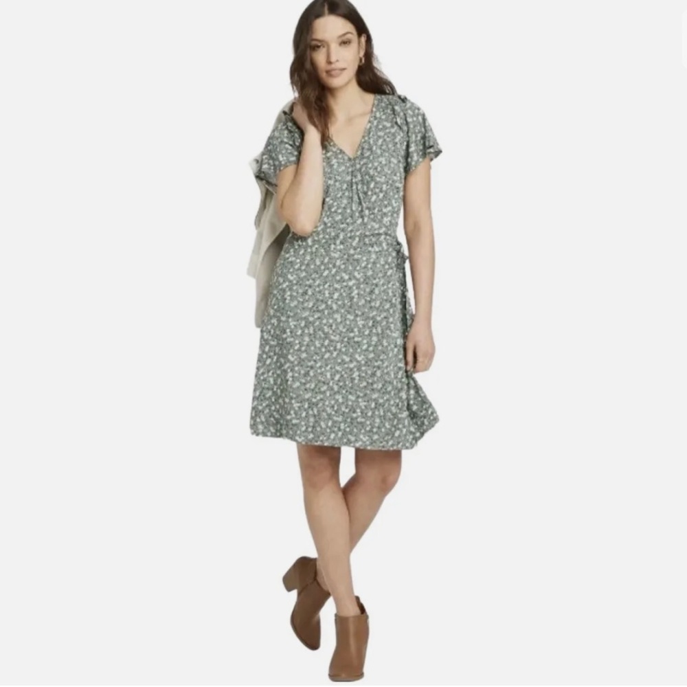 Universal Thread Women's Green Floral Ruffle Short butterfly Sleeve Wrap Dress
